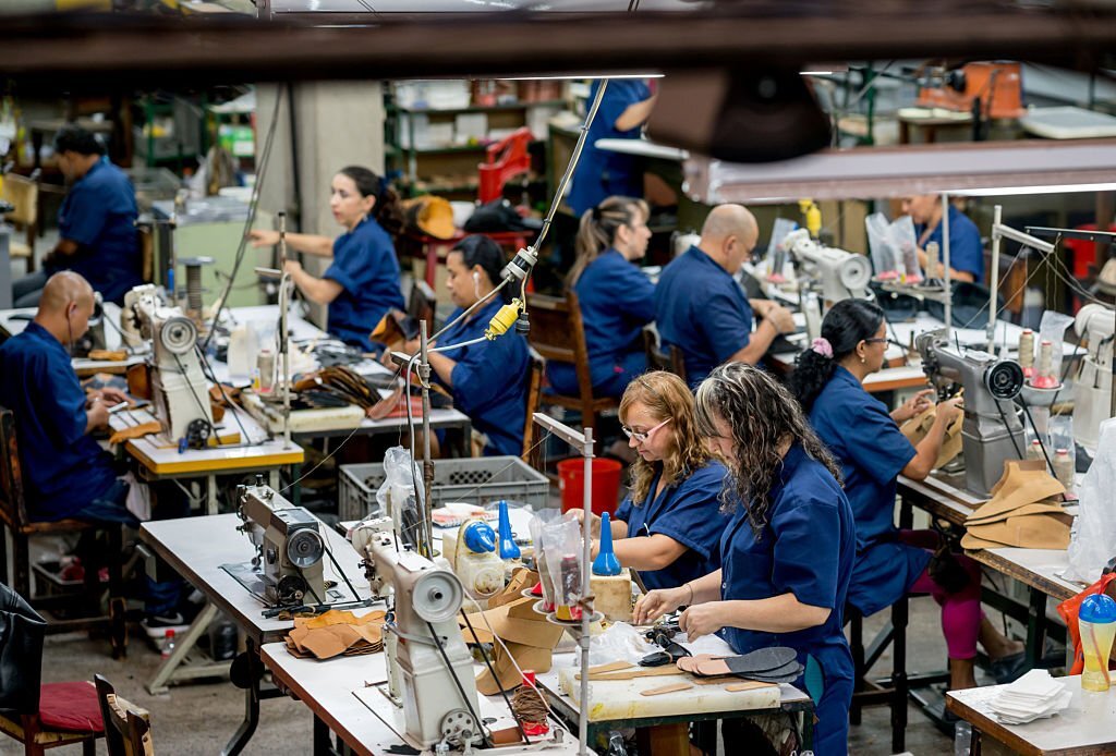how-to-find-clothing-manufacturer